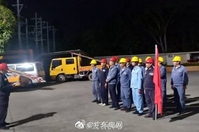 對供電區域的線路設備進行夜巡工作，消除設備隱患