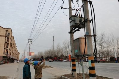 對配電變壓器、柱上開關等線路設備進行特巡、測溫